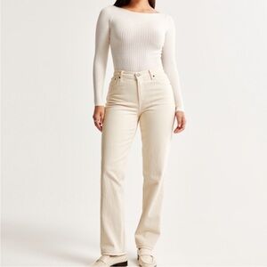 Abercrombie & Fitch Curve Love Mid Rise 90s Straight Leg Jeans in Bone